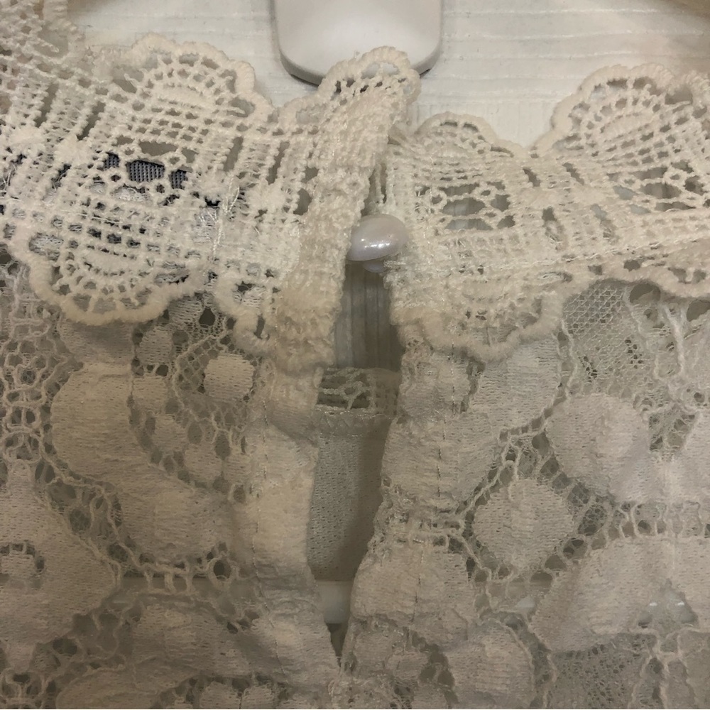 WHITE lace long sleeve top with single back button - Picture 7 of 8